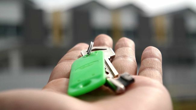 Hand holding house keys