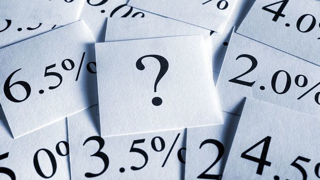 Scattered interest rate and question mark cards