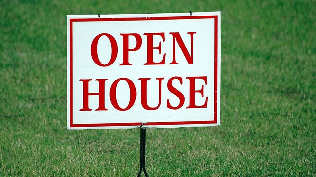Open house sign for sale by owner