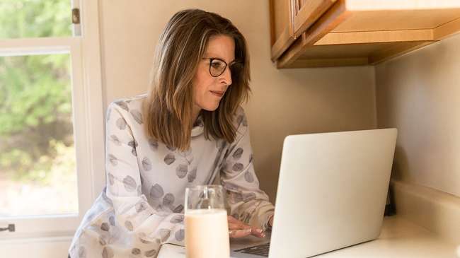 Woman reseraching home selling process